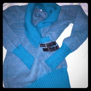 Guess sweater with foldable collar
